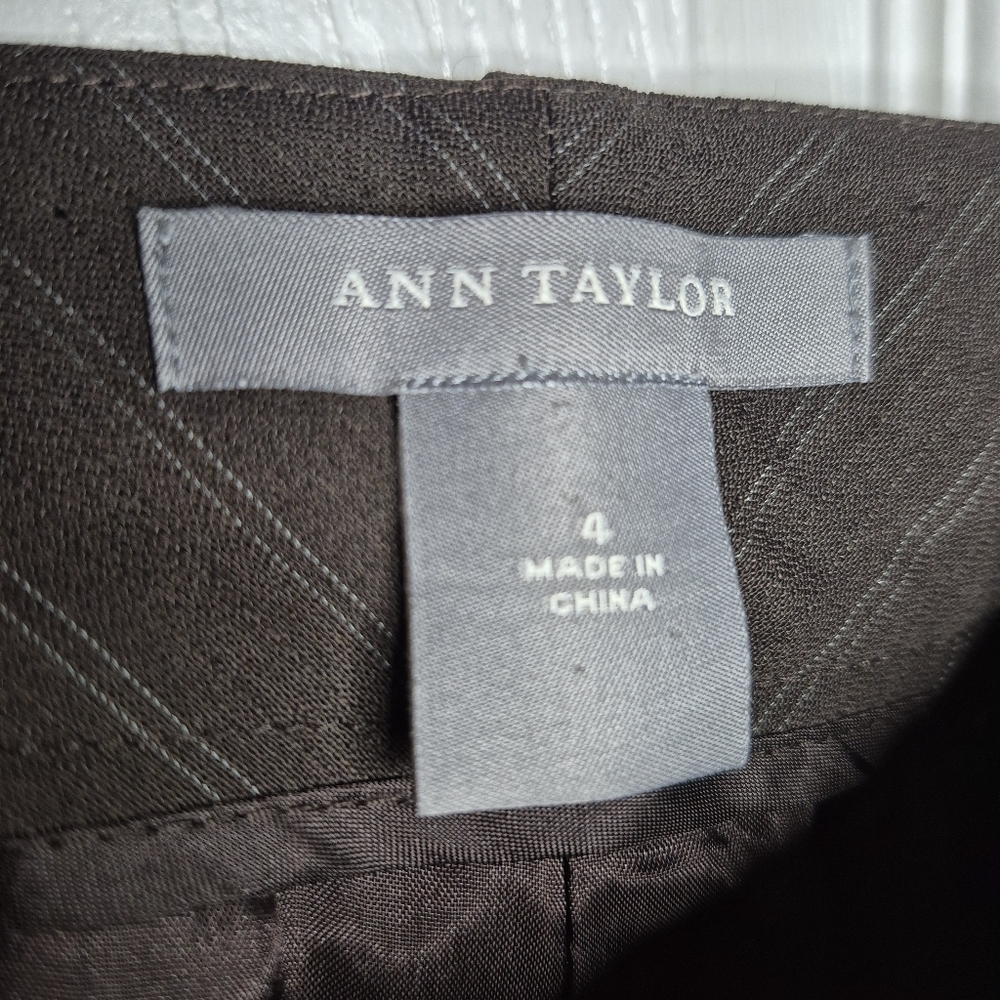 Ann Taylor Brown Pinstripe Wool Blend Dress Pants Size 4 - Picture 6 of 7